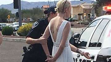 Amber Young iba vestida de novia cuando fue detenida