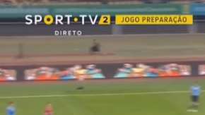 Edinson Cavani marcó de chilena en el triunfo de Uruguay 2-0 sobre República Checa