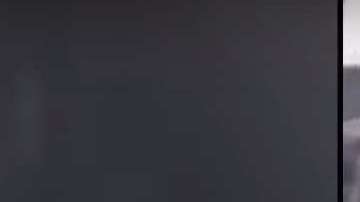 La mujer fue detenida por agentes de CBP vestidos de civil.