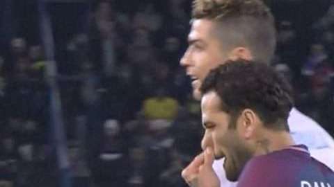Dani Alves tuvo un duelo constante con Cristiano Ronaldo en el Parque de los Prínicpes parisino.