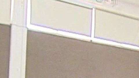 Dennis Alexander, maestro en Seaside High School, disparó el arma durante una clase de administración de justicia.