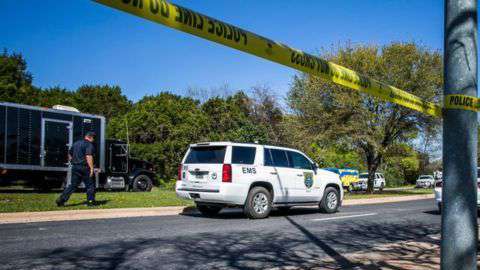 El último incidente ocurrió el domingo, cuando dos jóvenes de 22 y 23 años de raza blanca resultaron heridos al explotar un paquete.
