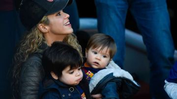 Shakira con sus hijos.