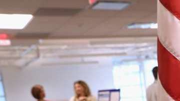 Los refugiados deben acudir a las oficinas de USCIS.