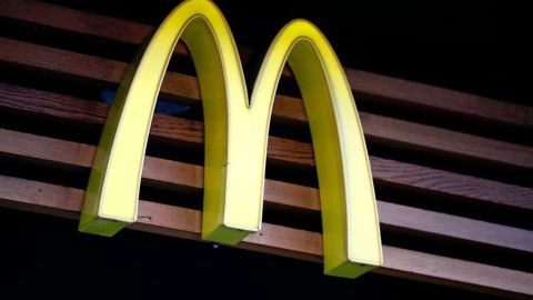 Este día, notarás algo raro en el logo de McDonald's