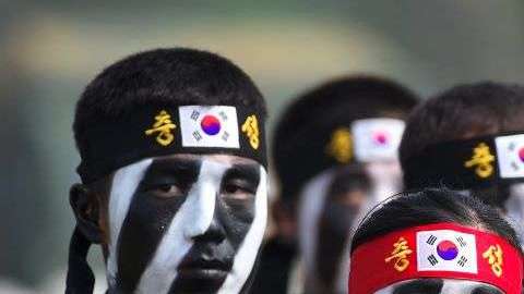 Los jóvenes no pueden eludir el servicio militar.