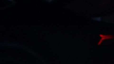 Turistas posan enfrente de la facha del hotel