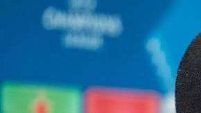 Pep Guardiola y su lazo amarillo.  OLI SCARFF/AFP/Getty Images