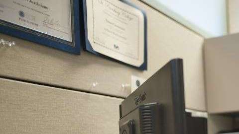 Yomarel Justiniano lleva 12 años trabajando en ICE.