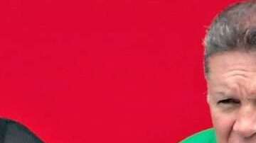 Ricardo Pelaez con la camiseta de la selección mexicana durante un partido de exhibición de veterano en el Zócalo capitalino. (Foto: Imago7/Alejandra Suárez)