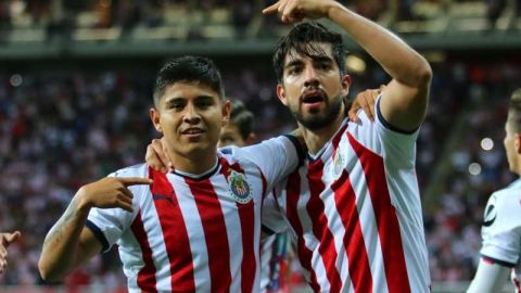 Javier Lopez y Rodolfo Pizarro, celebran la victoria de Chivas sobre Seattle Sounders en la Liga de Campeones de la Concacaf. (Foto: Imago7/ Sandra Bautista)