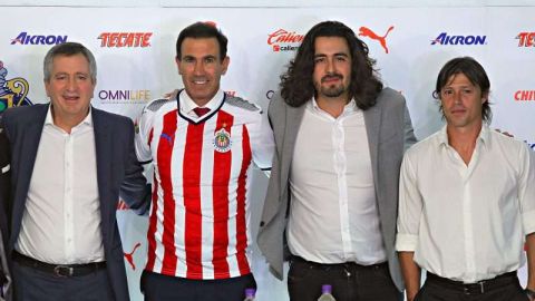 Francisco Gabriel de Anda, durante su presentación como director deportivo de Chivas, celebrado en el estadio Akron. (Foto: Imago7/Jorge Barajas)