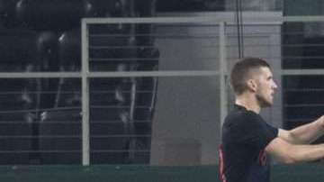 Ivan Rakitic celebra su gol al Tri con sus compañeros de Croacia en la cancha del estacio AT&T. (Foto: Imago7/Luis Onofre)