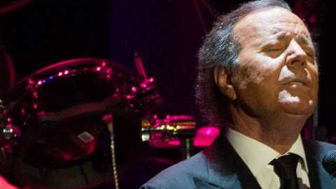 Julio Iglesias.