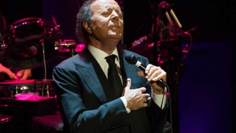 Julio Iglesias.