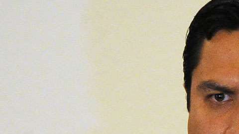 Julión Álvarez, sigue en problemas.