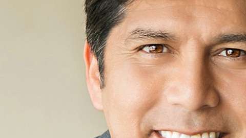 De León se enfrentará a Dianne Feinstein, quien a sus 84 años busca su quinta reelección.