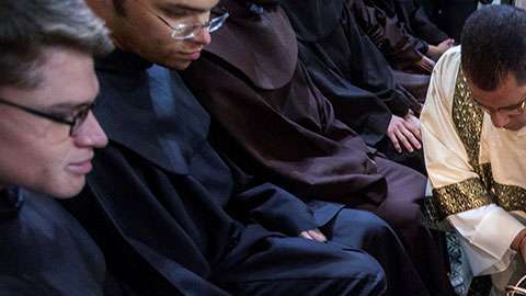 Tras el lavatorio, los participantes oraron, dieron las gracias y rezaron un Padrenuestro.