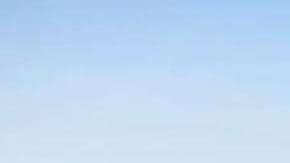 Los lingotes quedaron esparcidos en la pista de despegue.