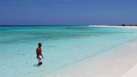 Los Roques se caracterizan por la arena blanca y las aguas turquesas.