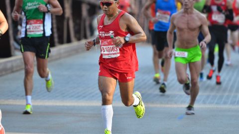 Al final del año Manuel Bautista habrá recorrido 3,000 millas de puro entrenamiento. (Javier Quiroz / La Raza)