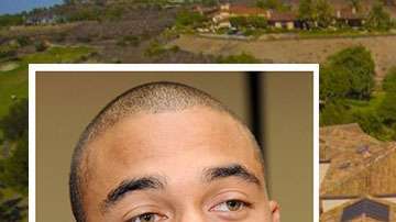 La propiedad cuenta con sala de cine, piscina, gimnasio, una enorme cocina e infinidad de habitaciones.