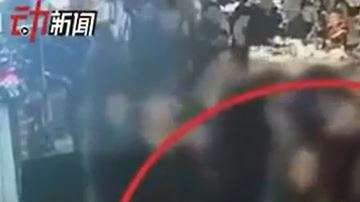 La mesera fue víctima de unos clientes impacientes.