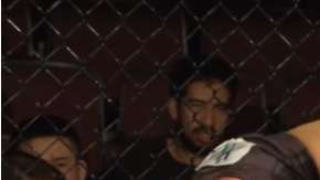 Nick Newell noqueó a su rival, pese a estar manco