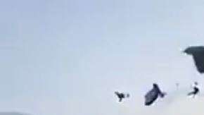 El choque provocó que uno de los paracaídas se rompiera.