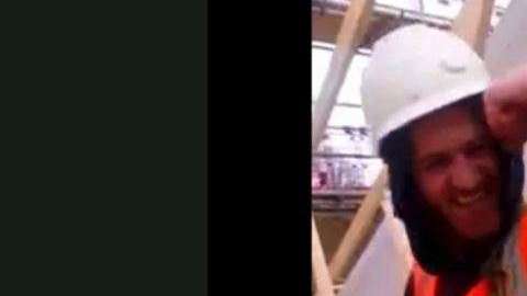 El hombre festejó con orgullo su hazaña.