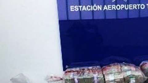 Introducir o extraer de México más de 10,000 dólares o su equivalente en otras monedas no es un delito, pero no declararlo sí lo es.