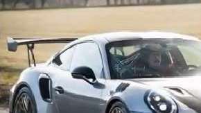 Zlatan Ibrahimovic llegó al entrenamiento del Manchester United en un Porsche 911