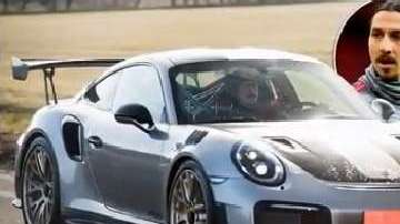 Zlatan Ibrahimovic llegó al entrenamiento del Manchester United en un Porsche 911