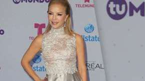 Laura Flores está radiante.