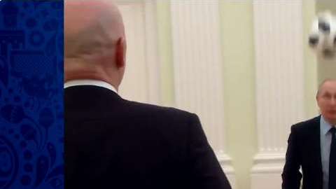 El presidente de Rusia, Vladimir Putin, domina el balón a 100 días para la Copa del Mundo