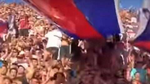 Hinchas de San Lorenzo cantan a Maluma.