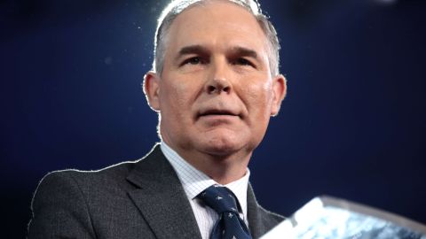 Scott Pruitt, administrador de la Agencia de Protección Medioambiental, es un negacionista del cambio climático.