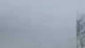 Un hombre conduce desnudo por Missouri, perseguido por la policía.