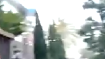 Este hombre fue pillado en acción seduciendo a una chica que en realidad era una actriz contratada por su novia.