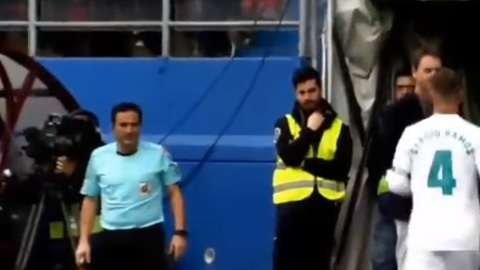 Sergio Ramos abandonó cinco minutos el partido para ir al baño con suma urgencia