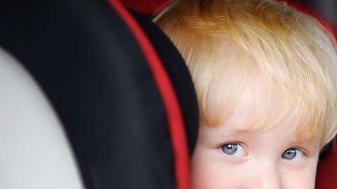 En Estados Unidos, cada año un promedio de 37 niños mueren al ser dejados dentro de los vehículos.