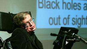 La enfermedad fue paralizando lentamente a Stephen Hawking, dejándolo con movimiento sólo en dos dedos y algunos músculos faciales.