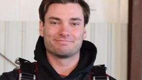 Este joven decidió regalar el anillo de compromiso que nunca le pudo dar a su novia.