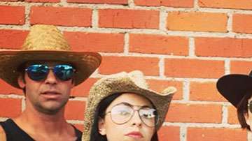 “A través del arte podemos expresar que muchos estadounidenses no están de acuerdo con esa división".