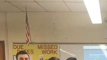 Un profesor de educación física recibió una sorpresa de sus alumnos.