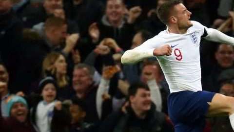 El inglés Jamie Vardy celebra su anotación ante Italia. (Foto: EFE / KIERAN GALVIN)