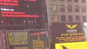 Imágenes de EarthCam muestran movimiento en la zona de Times Square, en Manhattan.
