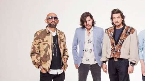 ZOÉ acaba de estrenar el video de su nueva canción “Azul” y ya superó el millón de visitas en YouTube.