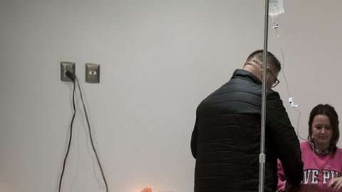 Emily Albert recibió el polémico tratamiento en una clínica de México.  JONATHAN LEVINSON/PRI