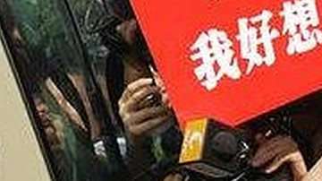 El abrazo entre madre e hija 24 años después.